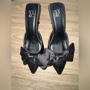 New York & Company Women's Black Bow Heels size 7.5 kitten heel